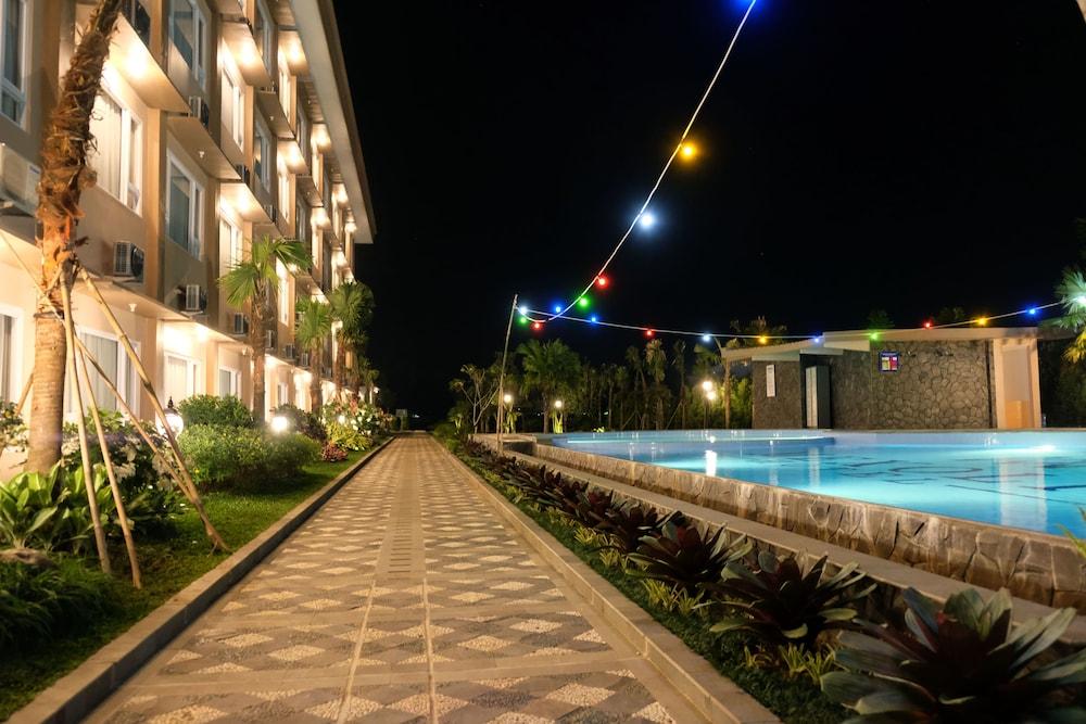 Mexolie Hotel Kebumen Екстер'єр фото