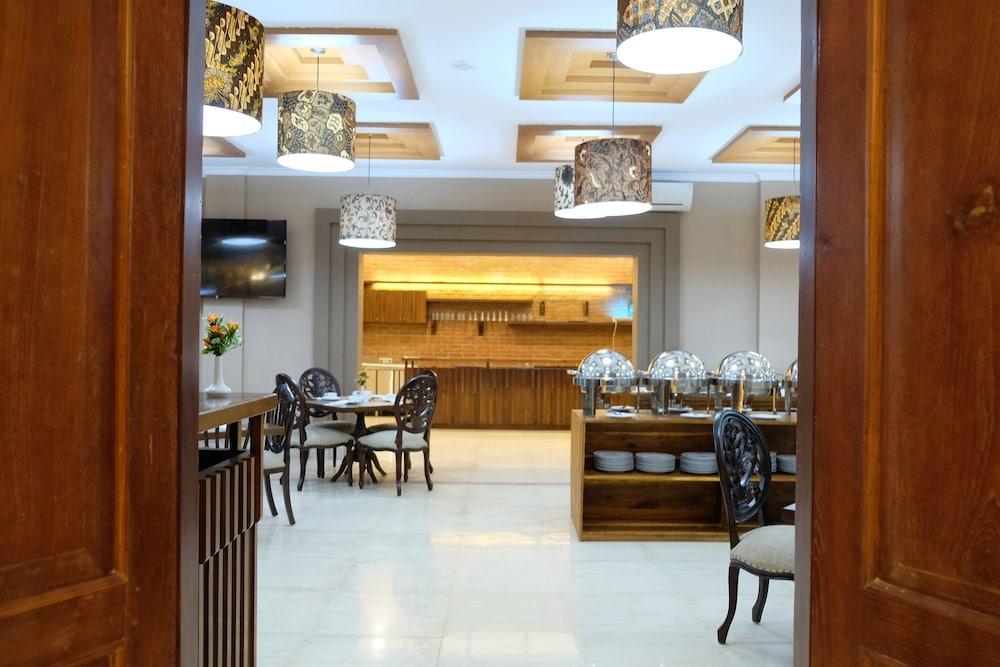 Mexolie Hotel Kebumen Екстер'єр фото